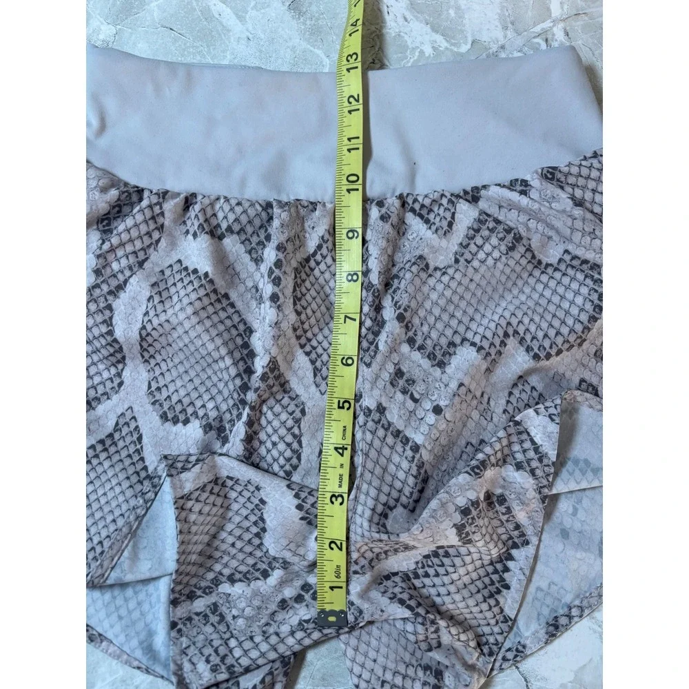 Varley Snake Print Athletic Shorts Women's XS Zipper‎ Pocket Running Gym Lined